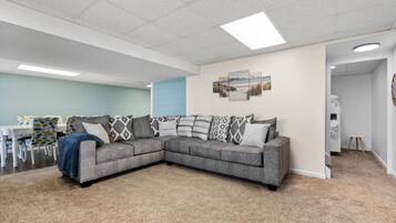 Televisión, chimenea, videojuegos