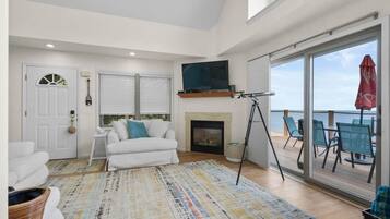 Tv, eldstad och tv-spel