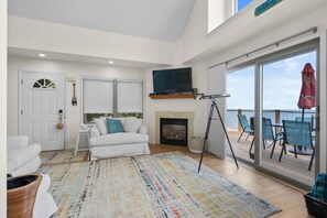 Télévision, cheminée, jeux vidéo