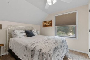 5 bedrooms, free WiFi, bed sheets