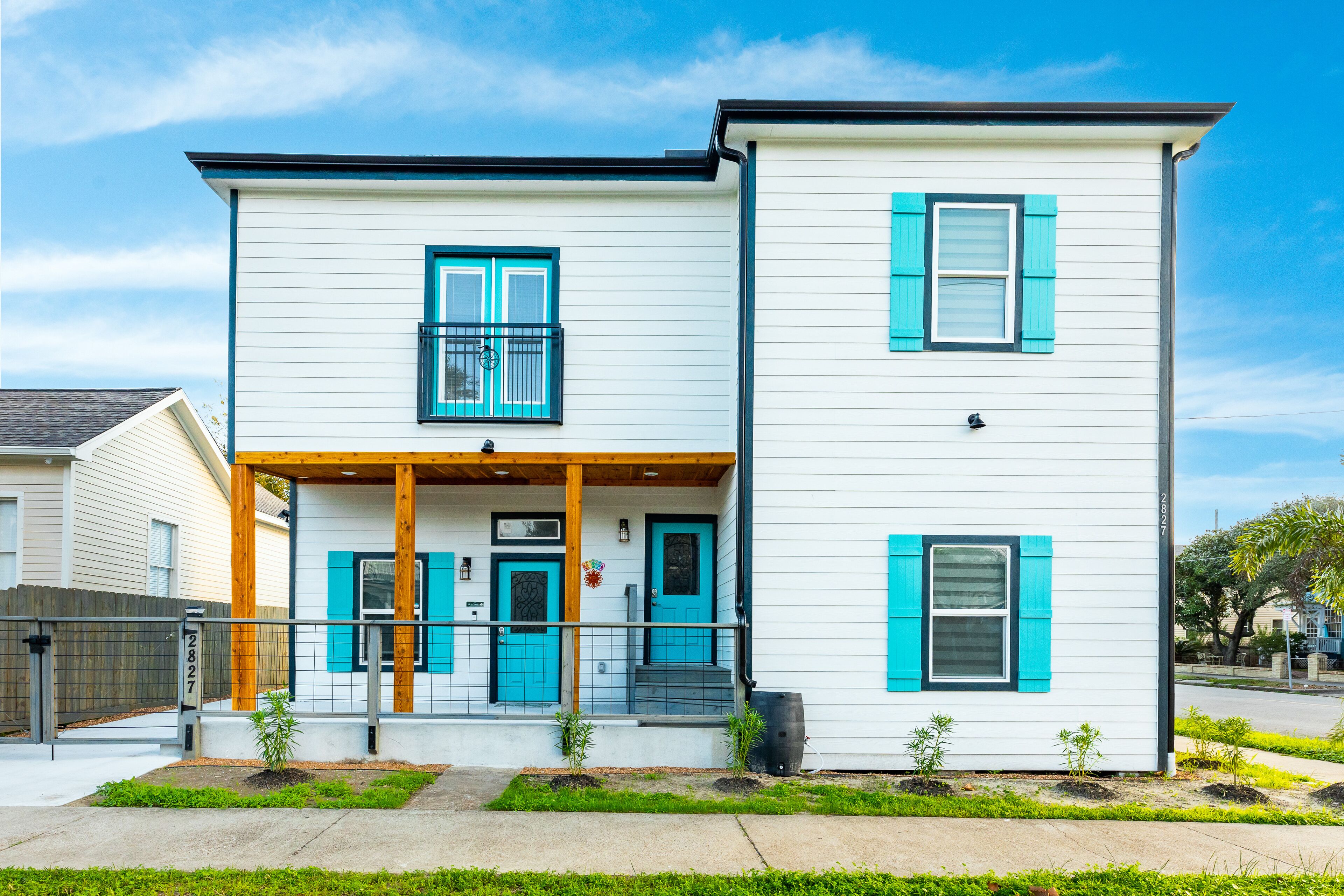 Lovely beach-themed duplex near Historic Pleasure Pier - central AC & W/D
