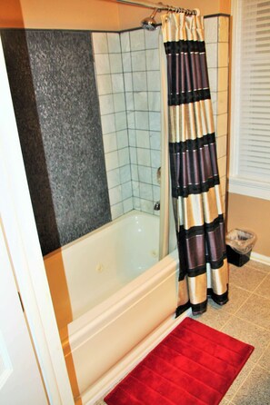 Duschwanne, Whirlpool, Handtücher