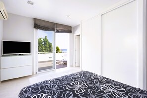 3 slaapkamers, een strijkplank/strijkijzer, gratis wifi, beddengoed