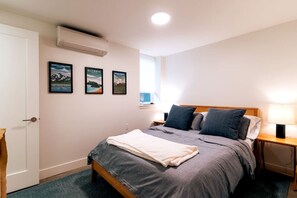 2 bedrooms, desk, iron/ironing board, travel cot