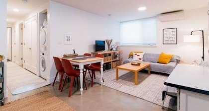 Quiet & Charming Seattle 2BR Walkable Location