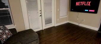 3BDRM TOWNHOUSE! 75IN TV...WIFI!