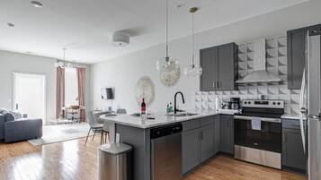 Batterie de cuisine, vaisselle et ustensiles