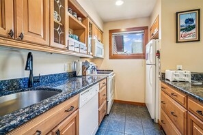 Condo, 1 cama Queen e sofá-cama (Trail Creek 12) | Cozinha privada