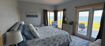Lakefront 3BR/2BA Cottage on 2.6-acre Private Lot w/Direct Lake Access