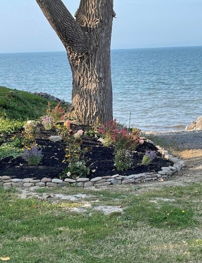 Three bedroom two bath lake front cottage Wilson NY.