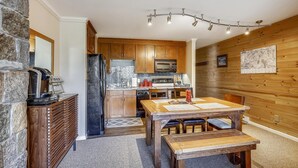 Condo, Multiple Beds (Whiffletree F6) | Private kitchen - Whiffletree F6 (Killington)