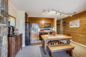 Condo, Multiple Beds (Whiffletree F6) | Private kitchen - Whiffletree F6 (Killington)