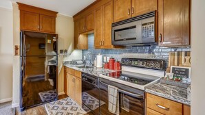 Condo, Multiple Beds (Whiffletree F6) | Private kitchen - Whiffletree F6 (Killington)