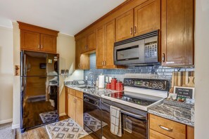 Condo, Multiple Beds (Whiffletree F6) | Private kitchen - Whiffletree F6 (Killington)