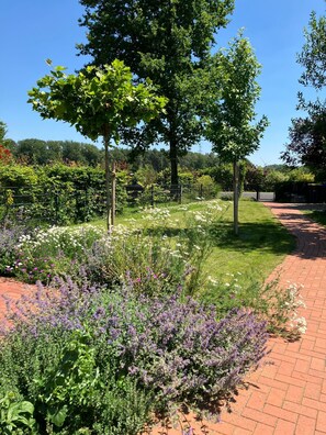 Property grounds - Cozy vacation home in a rural location with a large garden (Gescher)