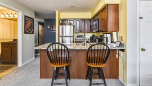 Condo, Multiple Beds (Pico F305) | Private kitchen - Pico F305 (Killington)