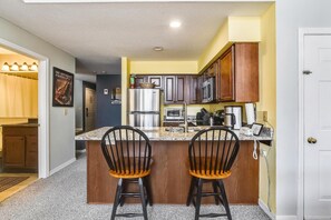 Condo, Multiple Beds (Pico F305) | Private kitchen - Pico F305 (Killington)