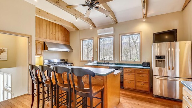 House, Multiple Beds (Top Star Retreat) | Private kitchen - Top Star Retreat (Killington)