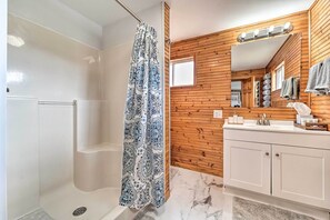 Séchoir à cheveux, serviettes fournies