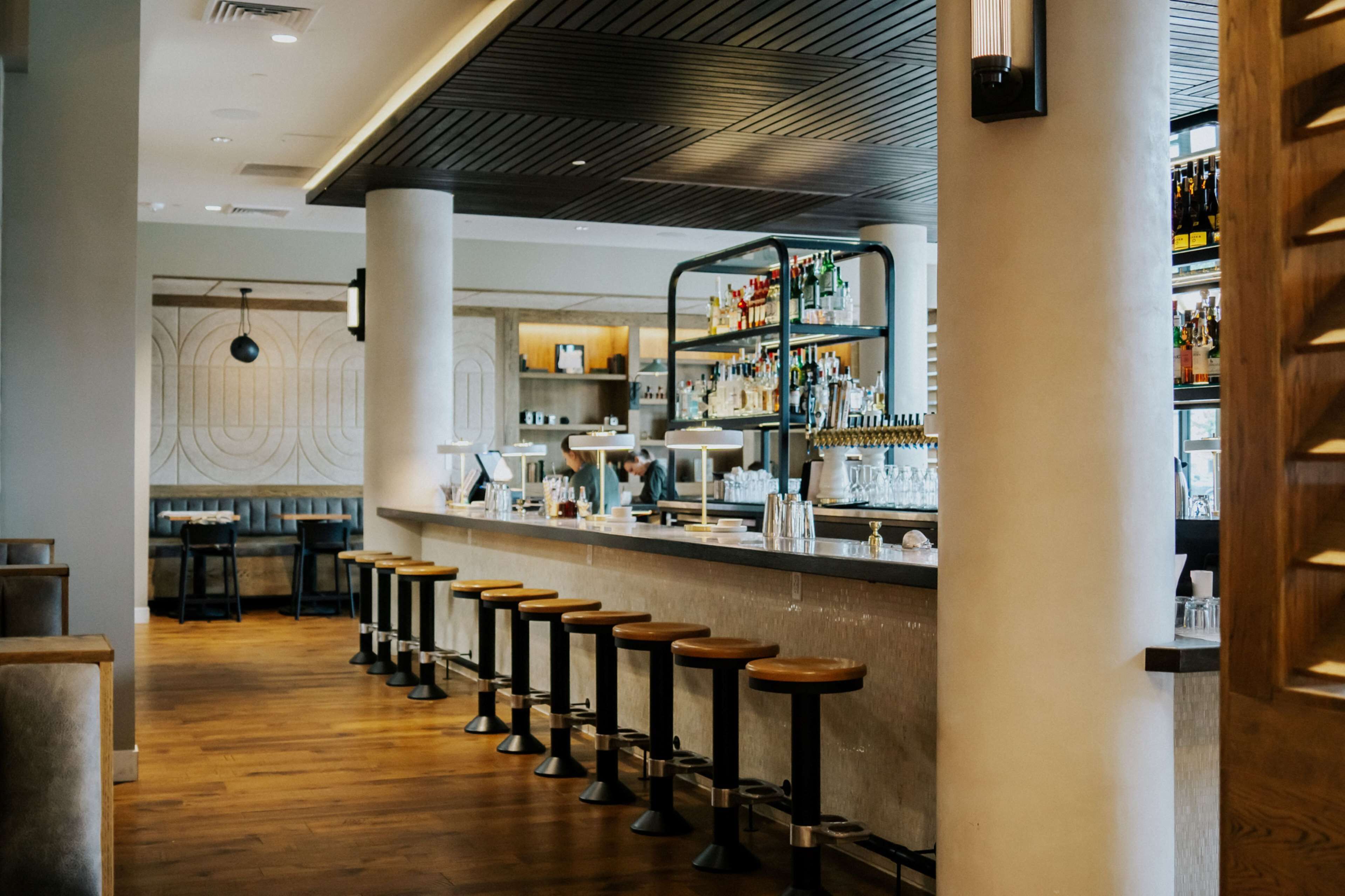2 restaurants; breakfast, lunch, and dinner served