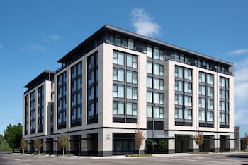 Holman Riverfront Park Hotel Salem, Tapestry by Hilton