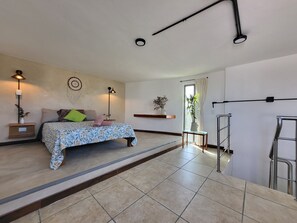 Senior Double Room | Desk, laptop workspace, free WiFi, bed sheets - Humant Coliving - Cancún (Cancun)