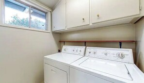 Interior - Charming Midcentury 2-BR Home Near Redwood Park (Eureka)