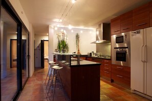 Kühlschrank, Ofen, Herdplatte, Geschirrspüler