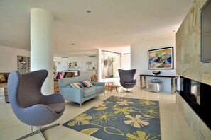 Fernseher, Stereoanlage