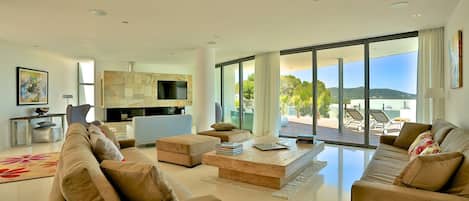 Televisión y estéreo