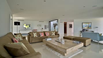 Fernseher, Stereoanlage