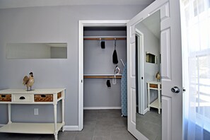 Interior - ✪ King Beds ✔ 2 Bdr Townhouse w/ Private Backyard (Bryan)