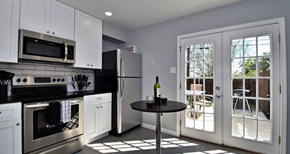 ✪ King Beds ✔ 2 Bdr Townhouse w/ Private Backyard