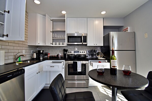 Fridge, microwave, oven, stovetop - ✪ King Beds ✔ 2 Bdr Townhouse w/ Private Backyard (Bryan)