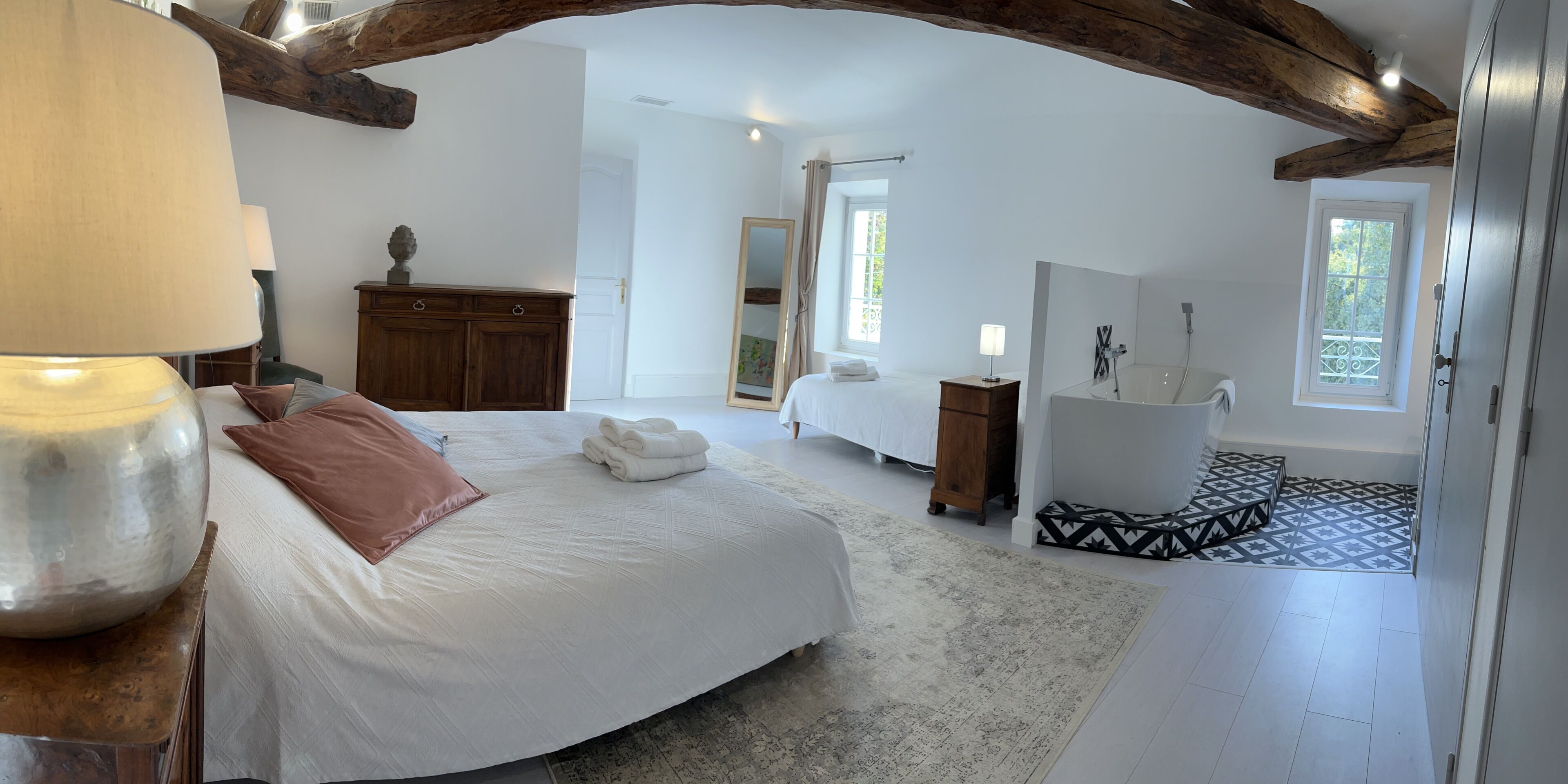 3 bedrooms, travel cot, WiFi