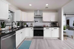 Private kitchen - Elegant Oasis•Near I-40, Rt66, Downtown•Families (Amarillo)