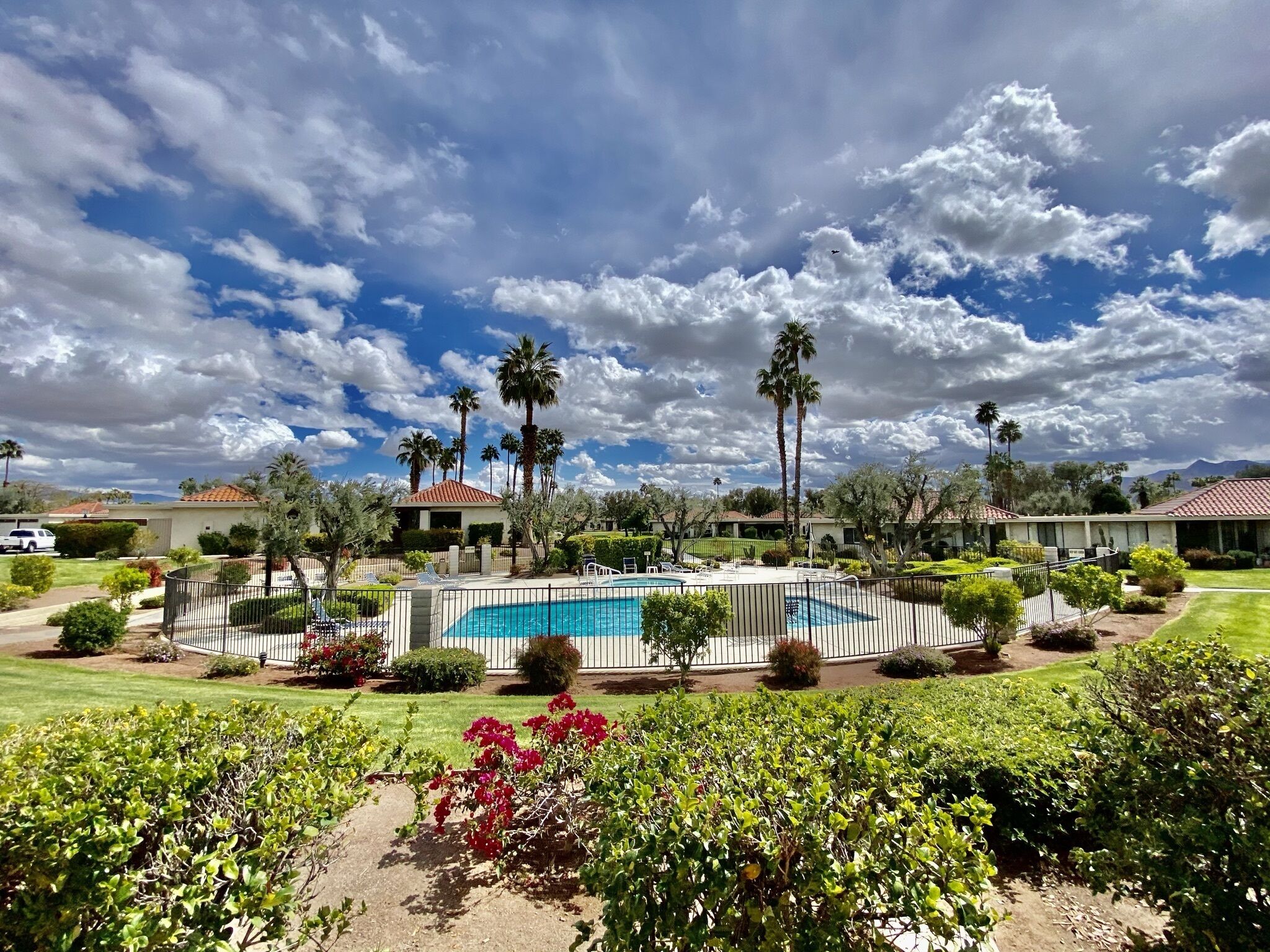 Central Palm Springs~ Majestic Views! ~ Mid Mod Vibe ~ Quiet