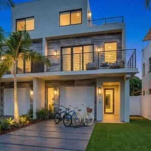 Exterior - Luxury Paradise, walk to Las Olas -5 mins to Beach (Fort Lauderdale)