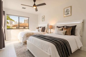 4 habitaciones, escritorio, tabla de planchar con plancha y wifi gratis 