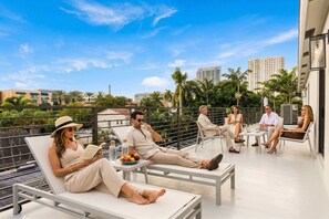 Outdoor dining - Luxury Paradise, walk to Las Olas -5 mins to Beach (Fort Lauderdale)