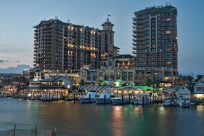 Marina - Gorgeous Emerald Waters! 2nd floor. New rental! (Destin)