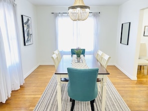 Dining - Family friendly, Business friendly, Updated, fully stocked, pets welcome (Amarillo)