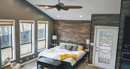 Private Studio Near a Hundred World Class Wineries