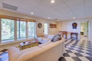 Interior - Lakefront Lineville Retreat w/ Private Dock! (Lineville)
