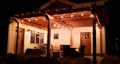 Walk to Town - Castle Rock Cottage!