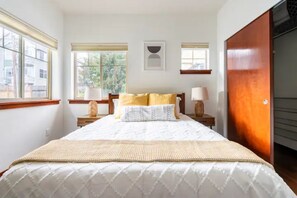 2 bedrooms, desk, iron/ironing board, free WiFi