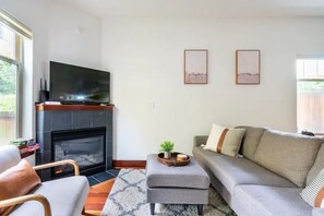 智能电视、电脑显示器