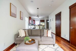 智能电视、电脑显示器