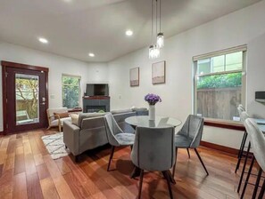 智能电视、电脑显示器