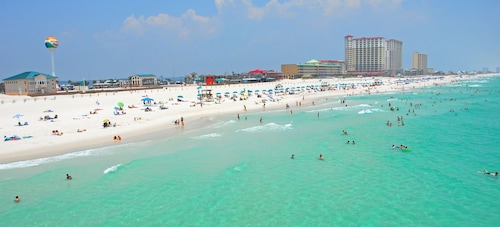 Private Pensacola Beach Getaway Near UWF & Uptown!